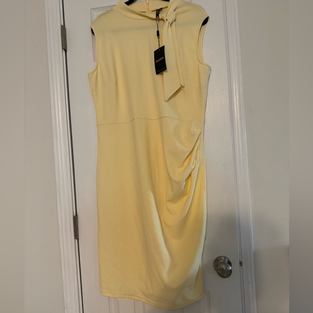 Miusol Sleeveless Pale Yellow‎ Tie-Neck Midi Dress